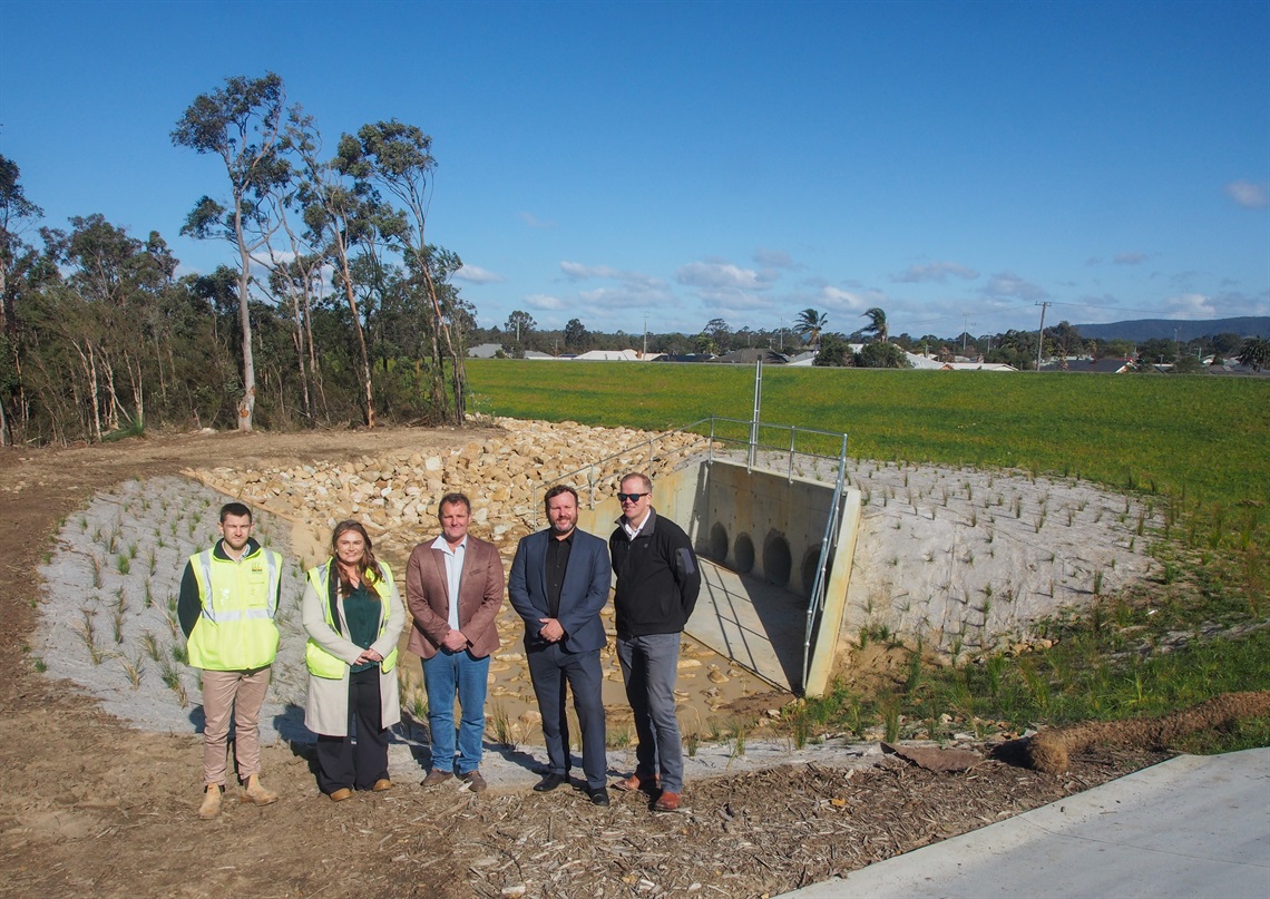 South Cessnock Bund Wall.JPEG